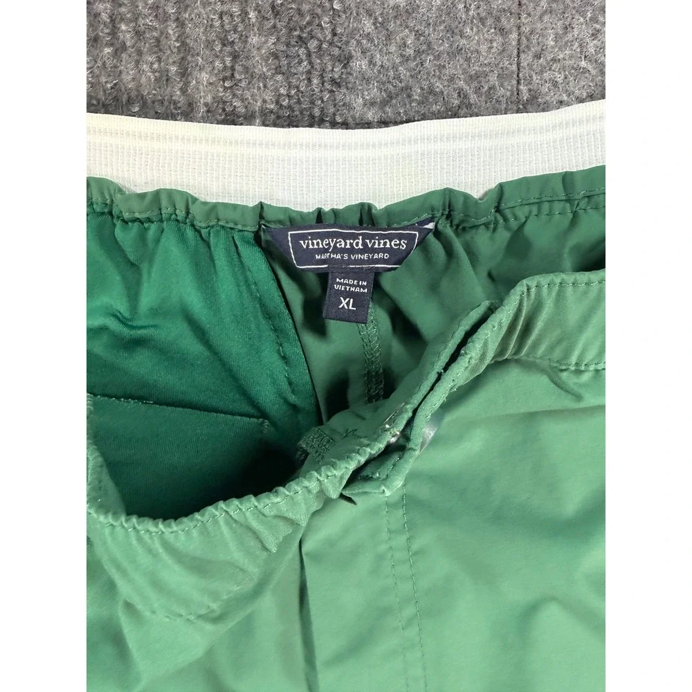 Vineyard Vines Mens Performance Shorts Green XL Elastic Waist Striped Trim 5.5in